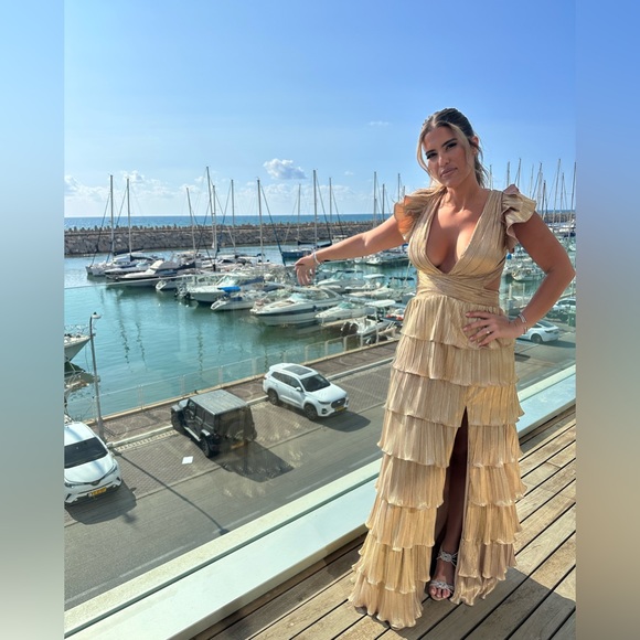 Mac Duggal
Ieena Metallic Tiered Gown - Picture 2 of 4